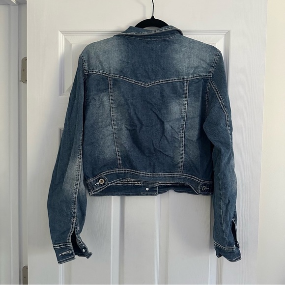 Size L Maurice’s Cropped Medium Wash Denim Jacket - Picture 3 of 3
